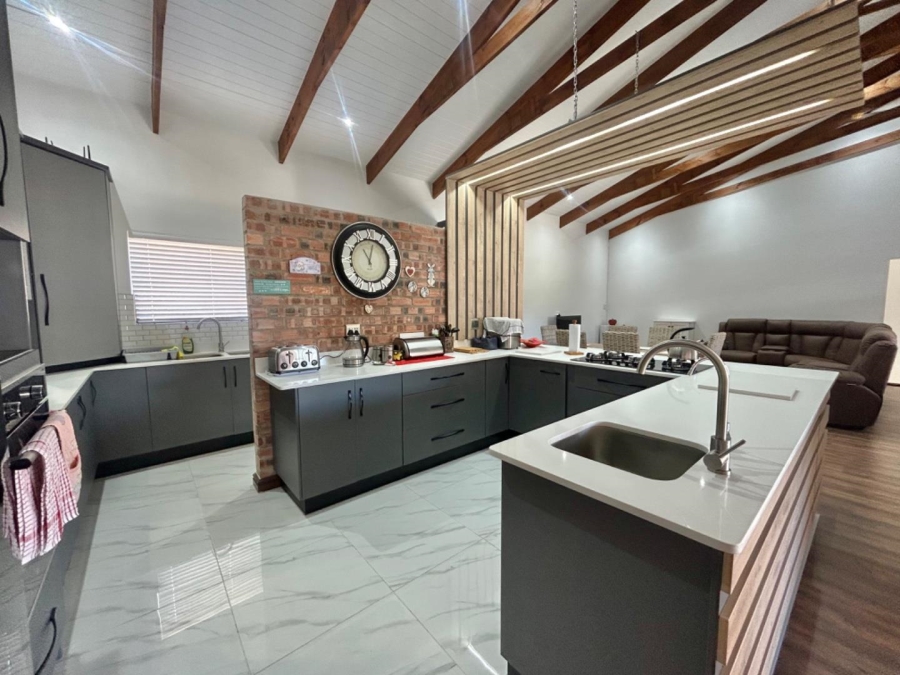 4 Bedroom Property for Sale in Noorsekloof Eastern Cape